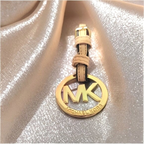 Michael Kors Emblem - Picture 2 of 2